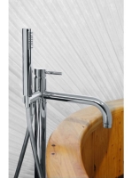 Bugnatese Kobuk szabadonálló kádcsaptelep zuhanyszettel, kró